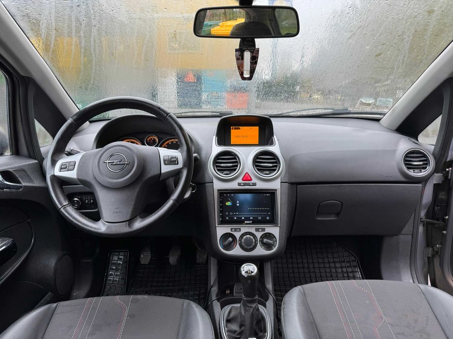 Opel  CORSA  2013  un autoturism pe care sigur ţi-l permiţi