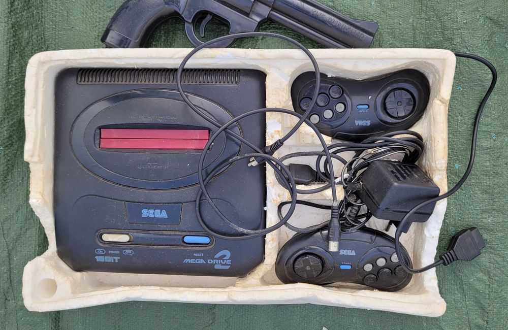 Consola Sega Mega Drive cutie