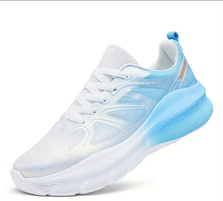 Кроссовки с корбоновой подошвой.