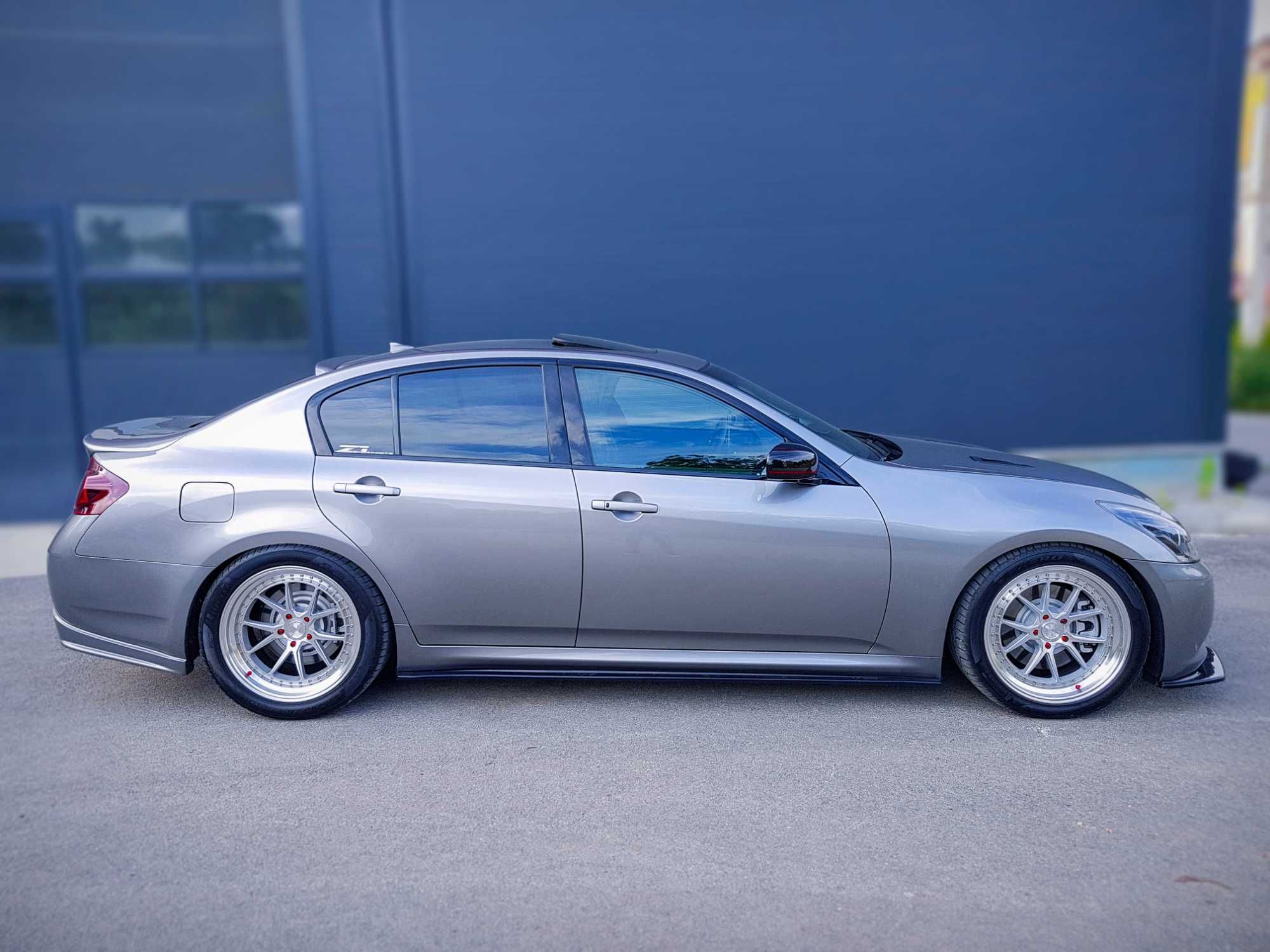 Кола под наем - Infiniti G35