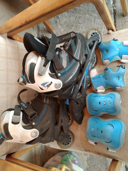 Продам ролики в отличном состоянии размеры регулируются