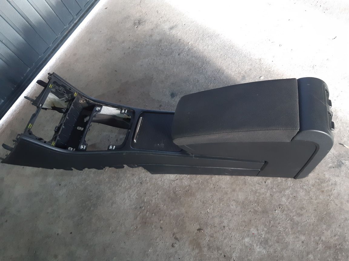 Cotiera față cu consola vw passat b6 2005 -2010