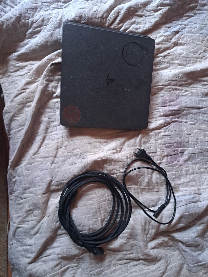 Vând  ps4 și  jocuri