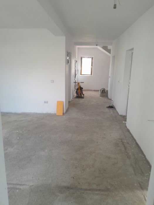 Casă nouă de vînzare