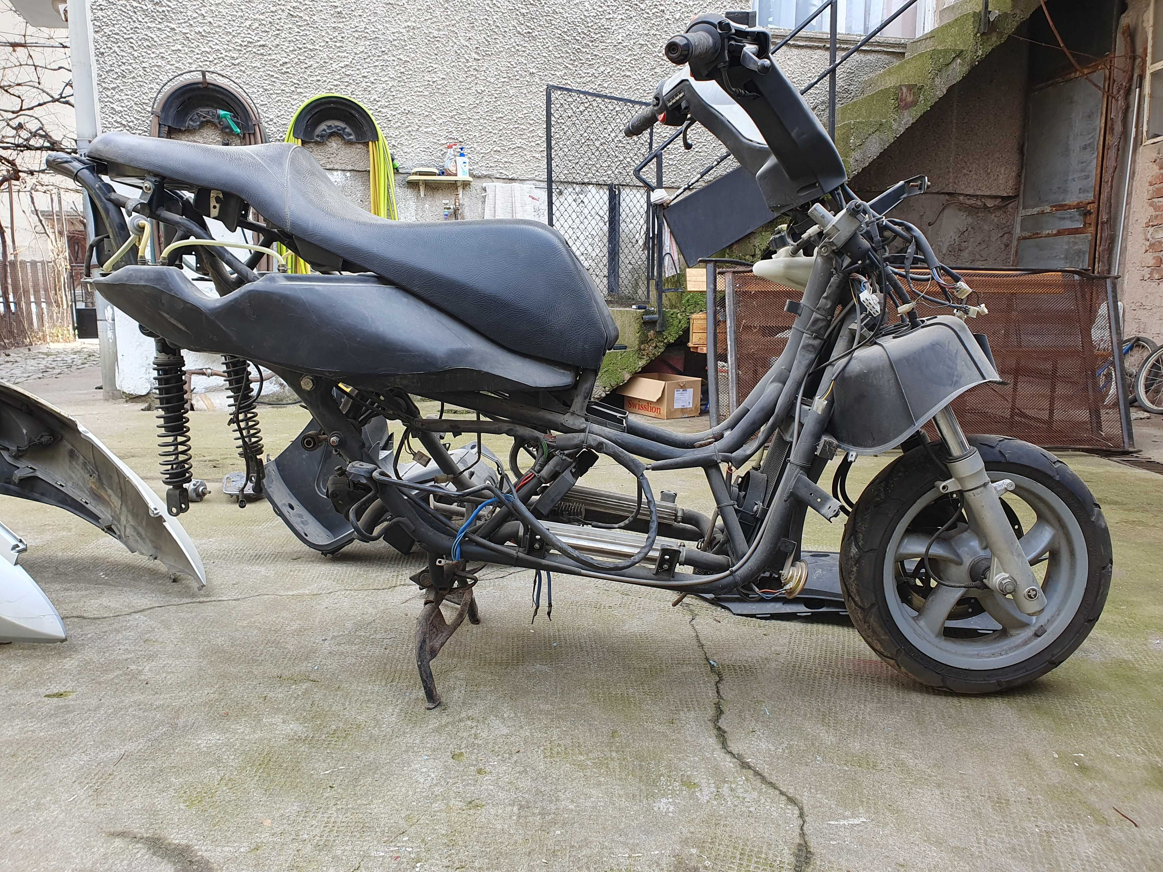 Malaguti Madison k400 на части
