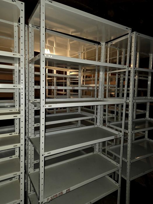 Метални стелажи и рафтове и мрежи