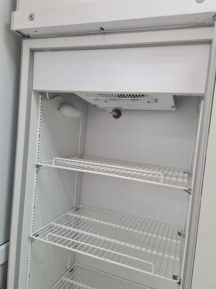 Продам полупромышленный холодильник