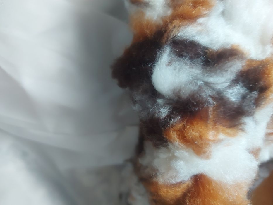 Пухкав елек с джобове и качулка