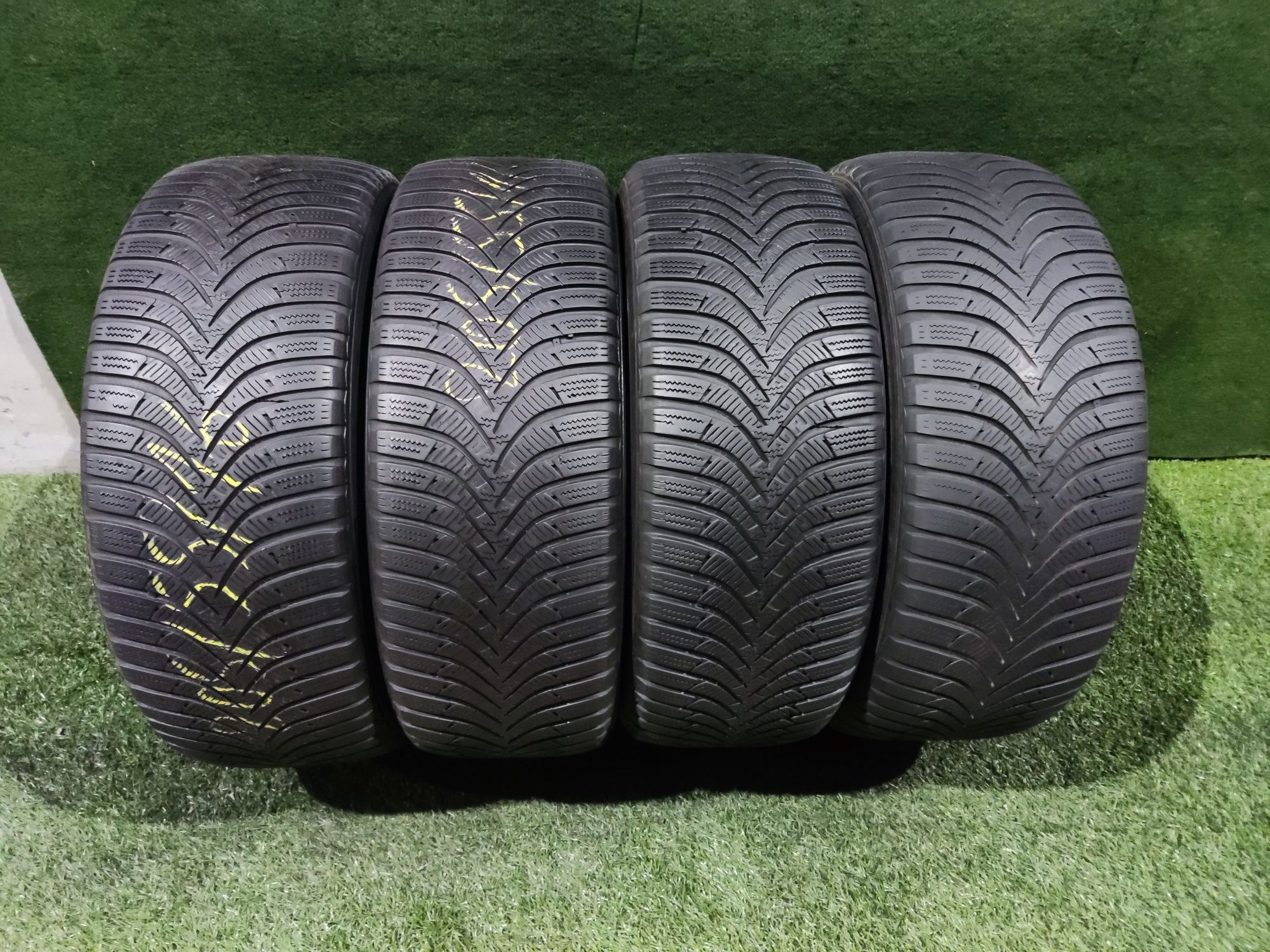4бр зимни гуми 205/55/16 Hankook 
5.5/5.8
Добро състояние на гумите, б