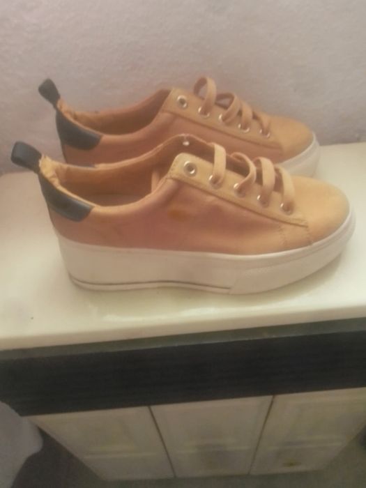 2 perechi de adidași la 85 lei