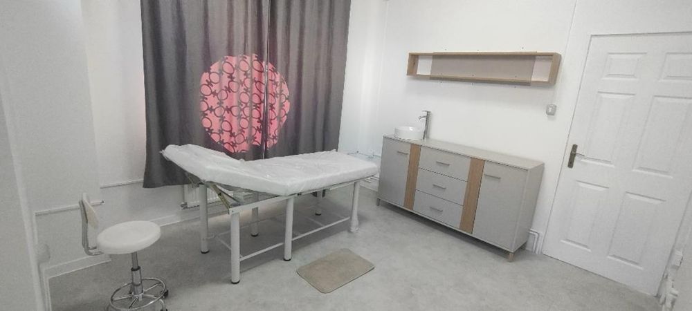 Post de lucru manichiura/pedichiura si cosmetica, se inchiriaza