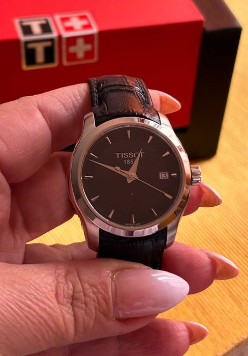 Дамски часовник TISSOT/ТИСОТ T-Classic COUTURIER, стъкло сапфир, черен