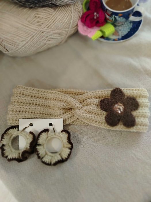 Комплект лента и обеци от прежда, ръчна изработка