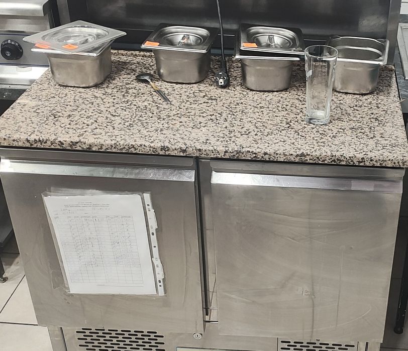 Predau firmă si utilaje fast food