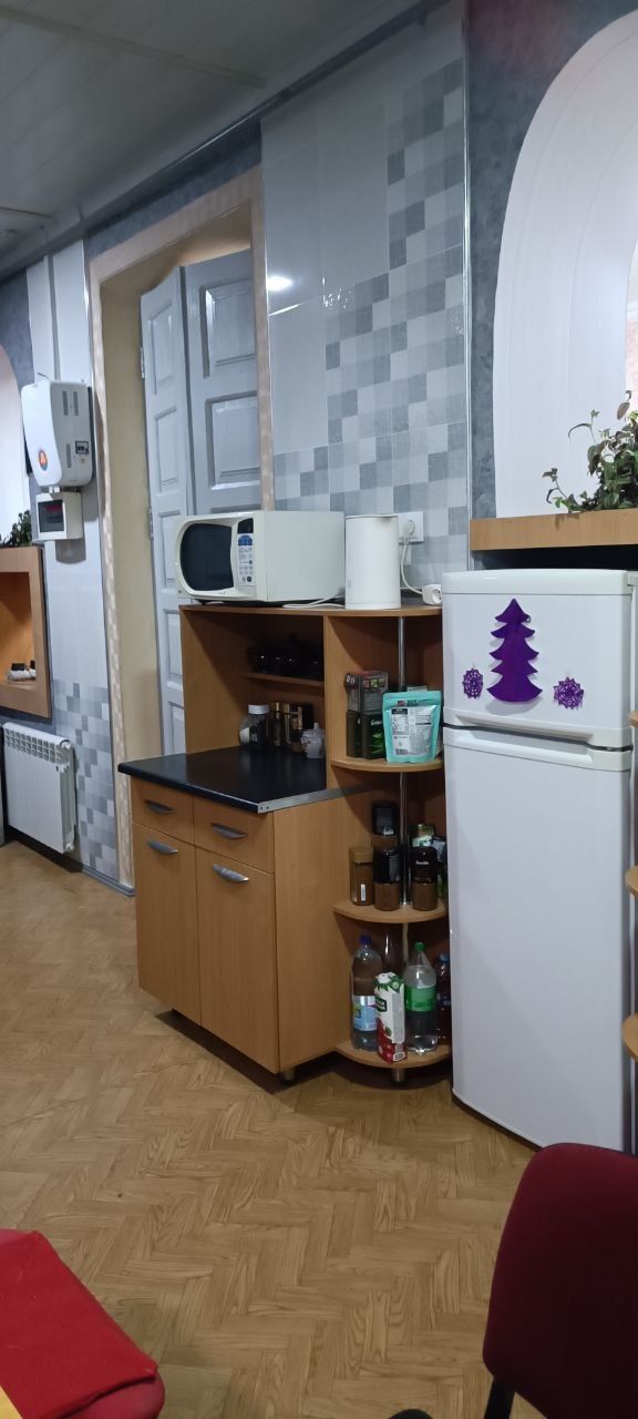 Квартира 5 комнат . Центр Янгиюля.