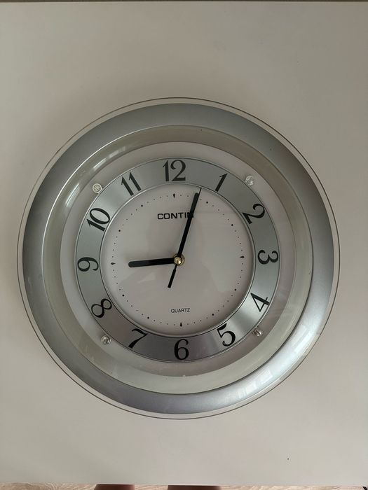 Часы настенные серебряные б/у