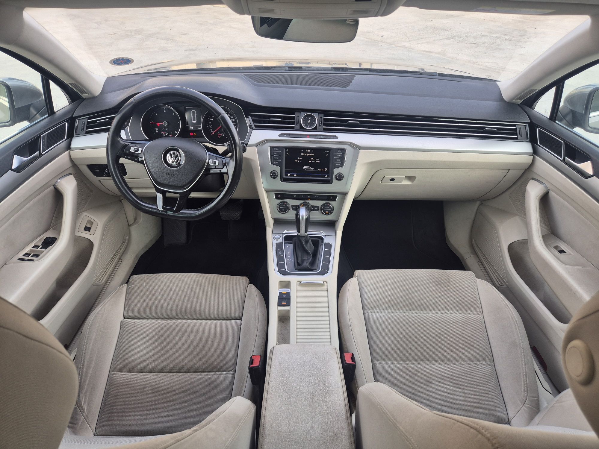 Volkswagen Passat automat 2017 avariat
