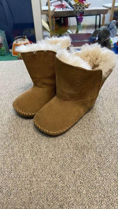 Бебешки апрески UGG