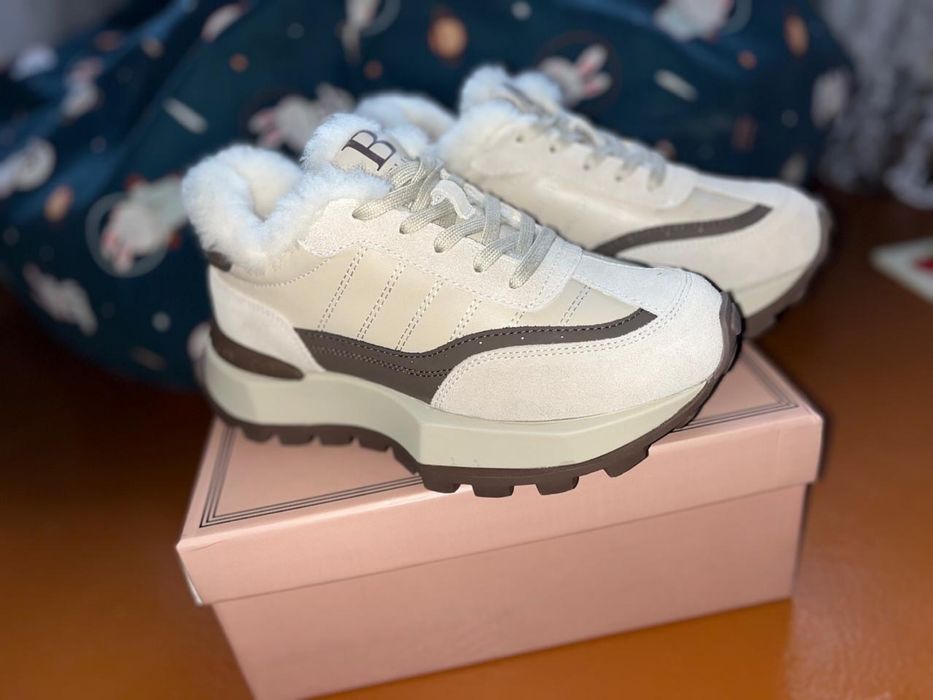 Продам кроссовки. Зима