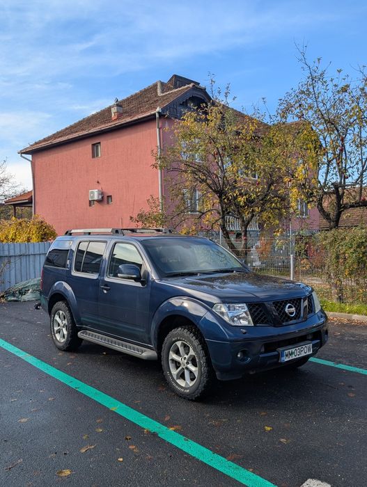 Vând Nissan Pathfinder