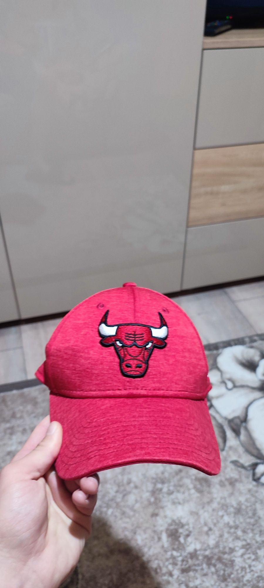 Vând șapcă chicago bulls roșie noua