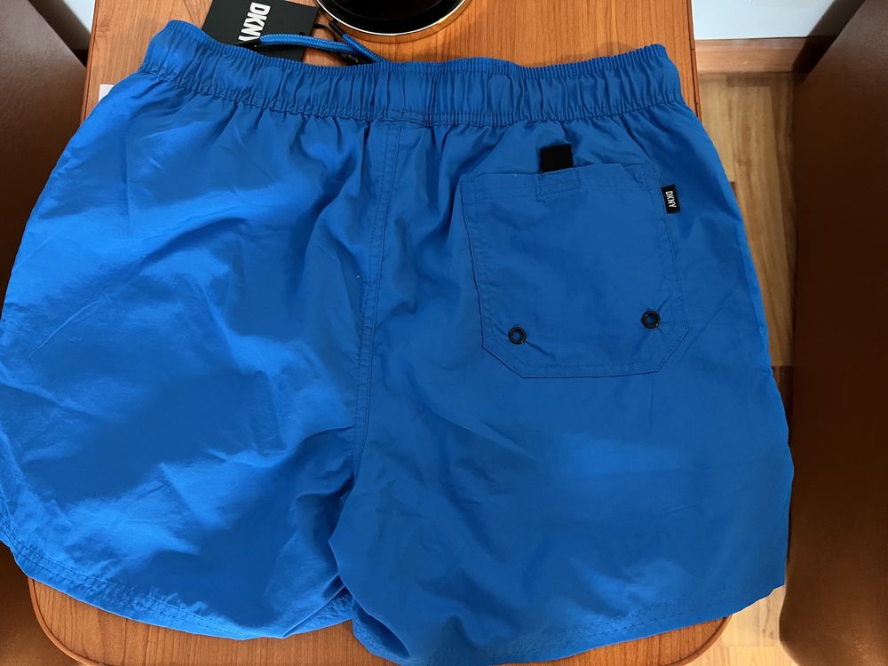 Short barbatesc DKNY