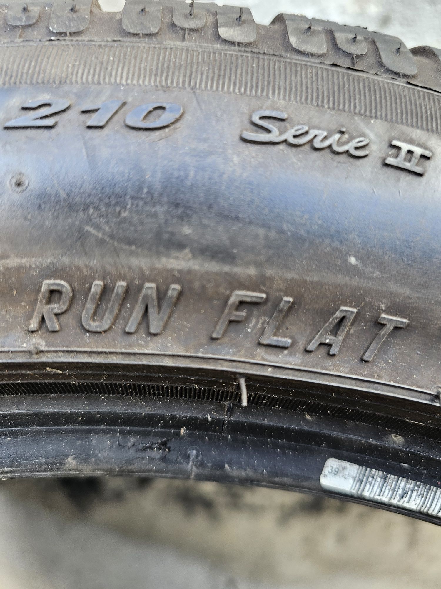 Vând o anvelopa de iarna pirelli 225 50 17 dot  3620