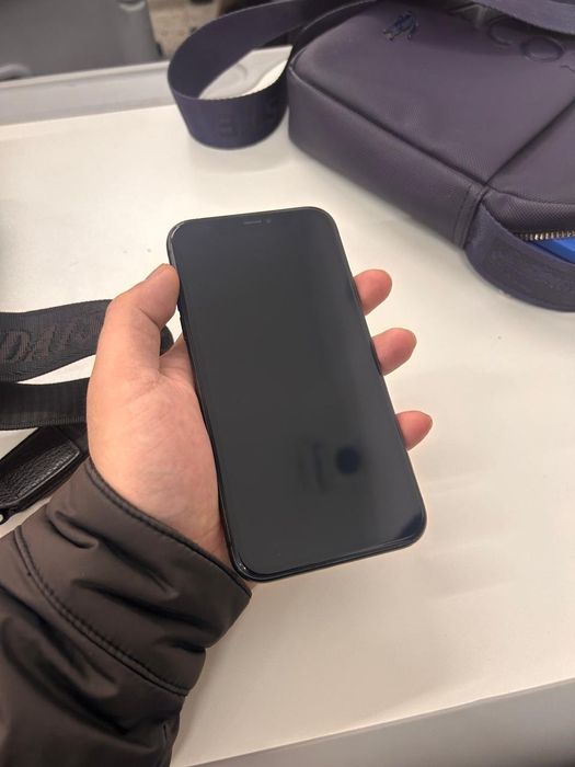 Продам айфон 11 64