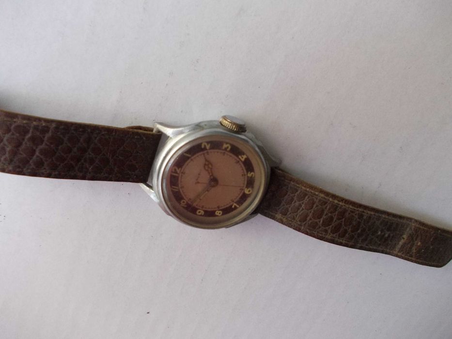 Ceas vechi de mana barbatesc MILITAR? defect