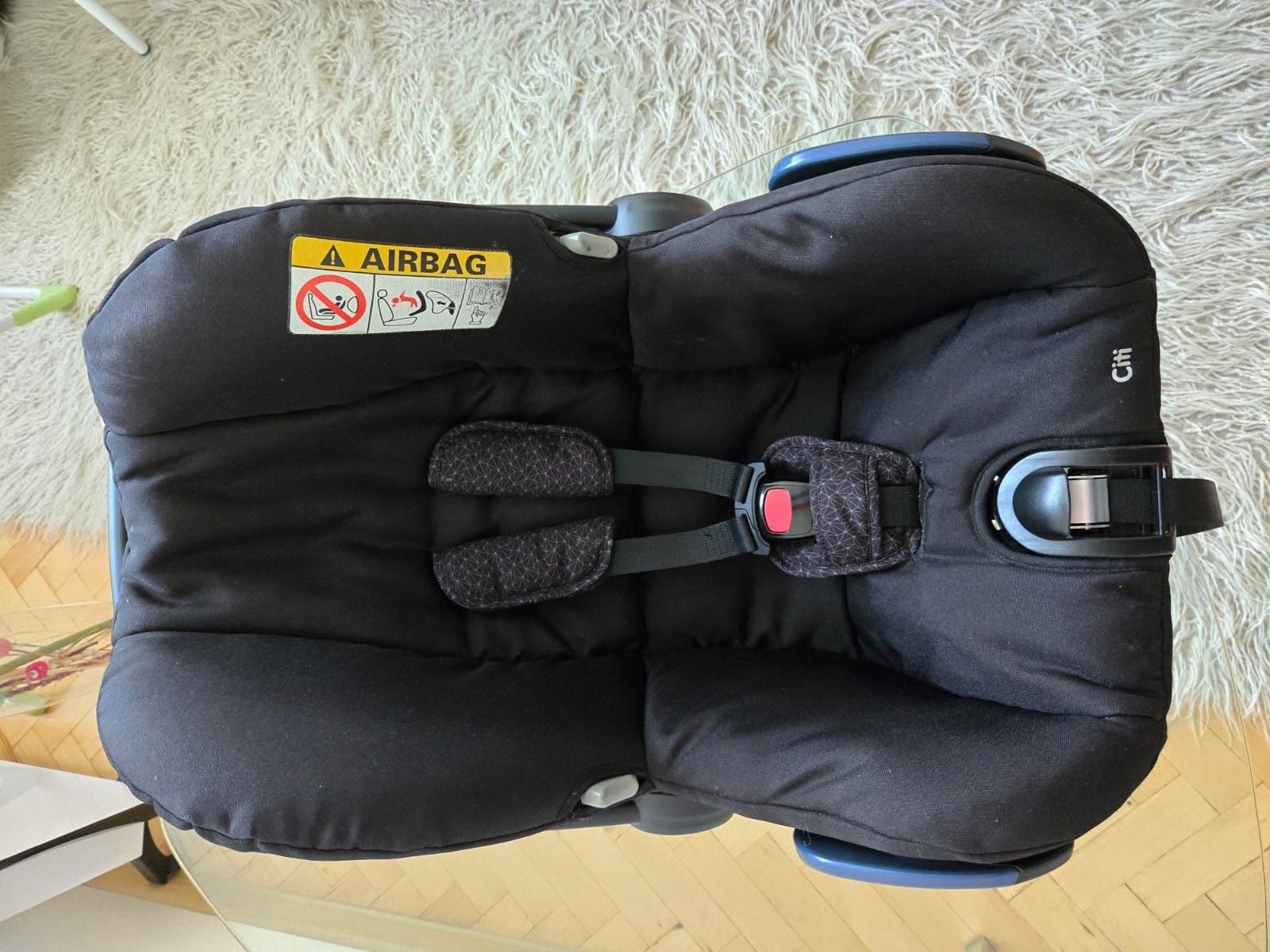 Maxi cosi столче за кола