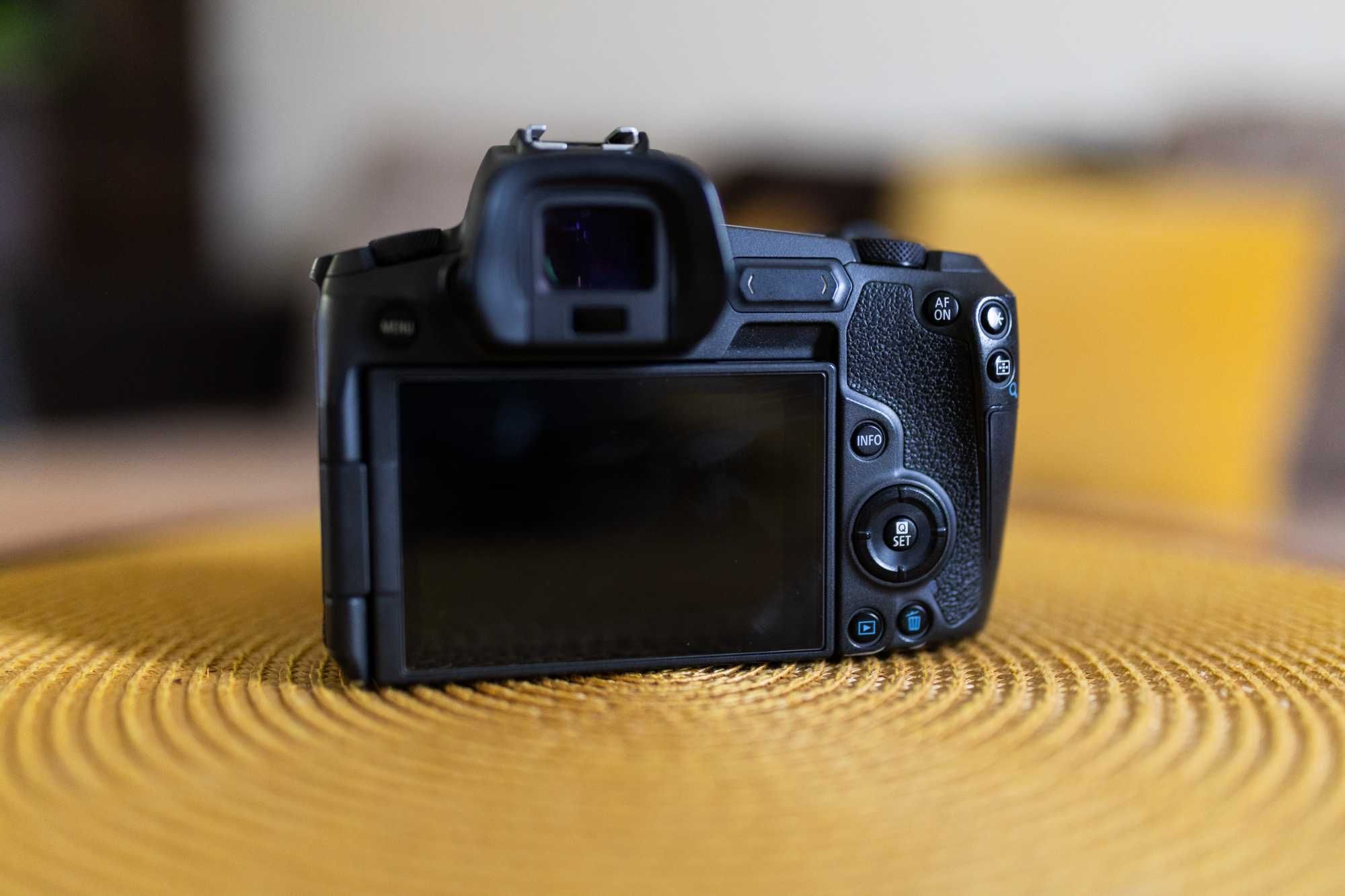 Фотоапарат Canon EOS R