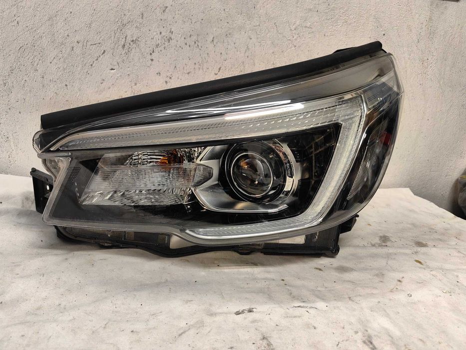Оригинални  фарове Ляв Десен   Субару  Subaru Forester Full Led