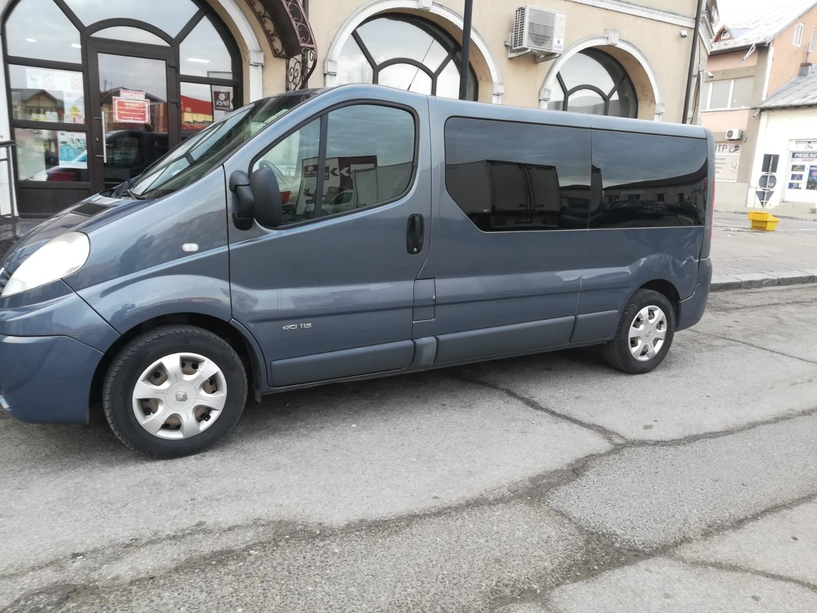 **Inchirieri auto cu/fără sofer/24/24/tractari/ platformă/ 8+1,*7*5 l