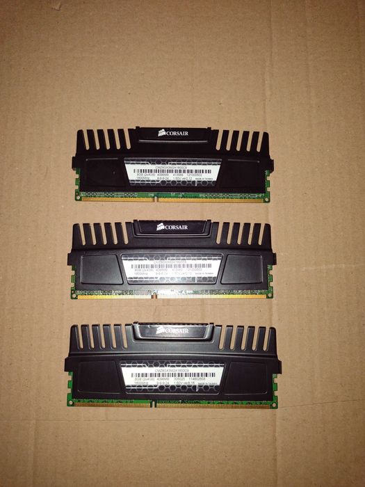 Kit memorii Dual Channel Corsair VENGEANCE 8GB 2 x 4GB  DDR3  1600MHz