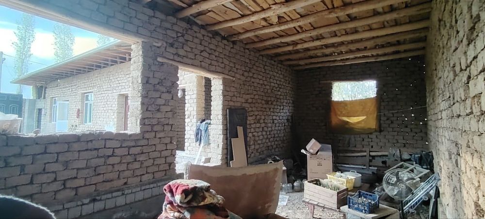 Yangi hayotda 2sotiqli uysotiladi 80000$