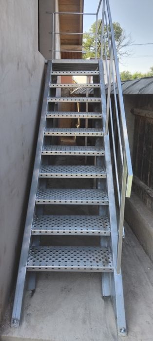 Scara zincate la comanda în toată tara oferim și montaj
