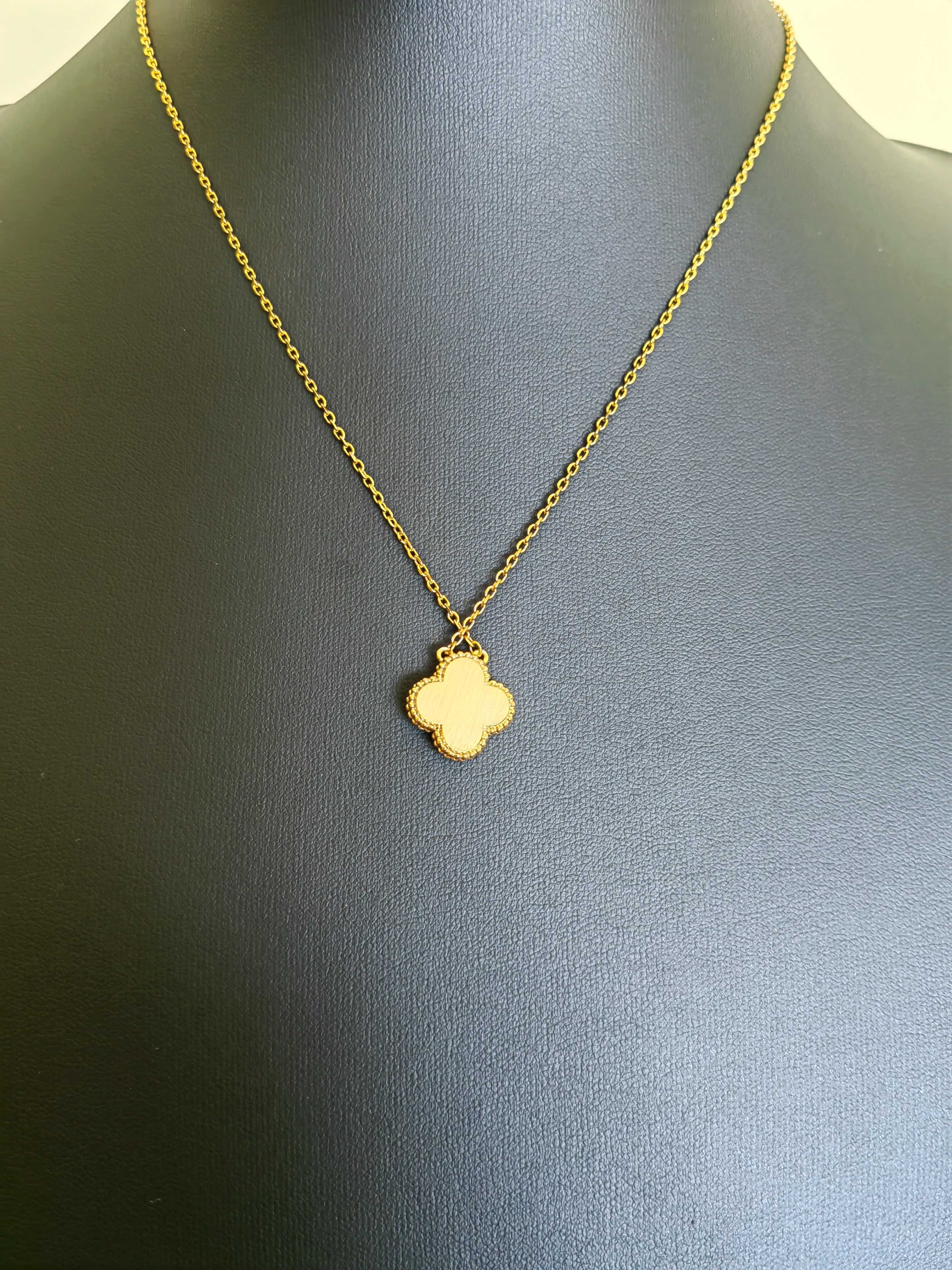 Дамско колие с детелина от червен малахит - Van Cleef & Arpels VCA