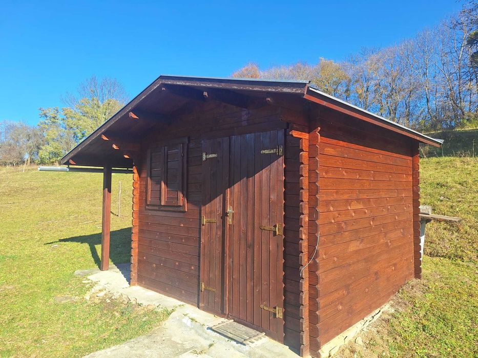 Căsuță din lemn pentru grădină