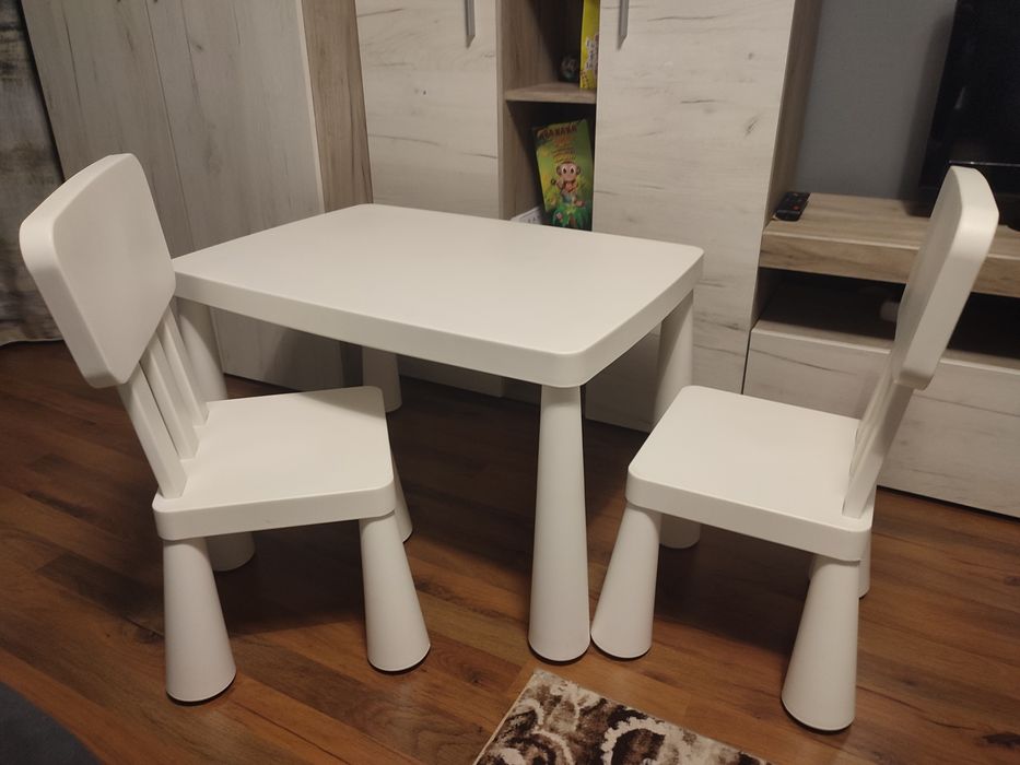 Măsuță și scaune pentru copii Ikea