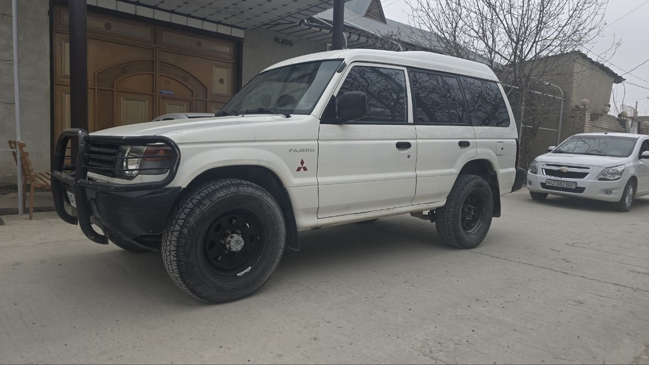 Mitsubishi pajero sotiladi