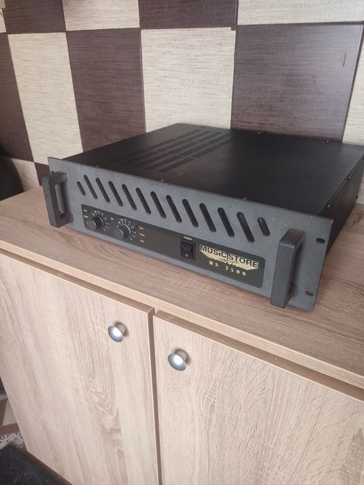 Vând amplificator putere profesional