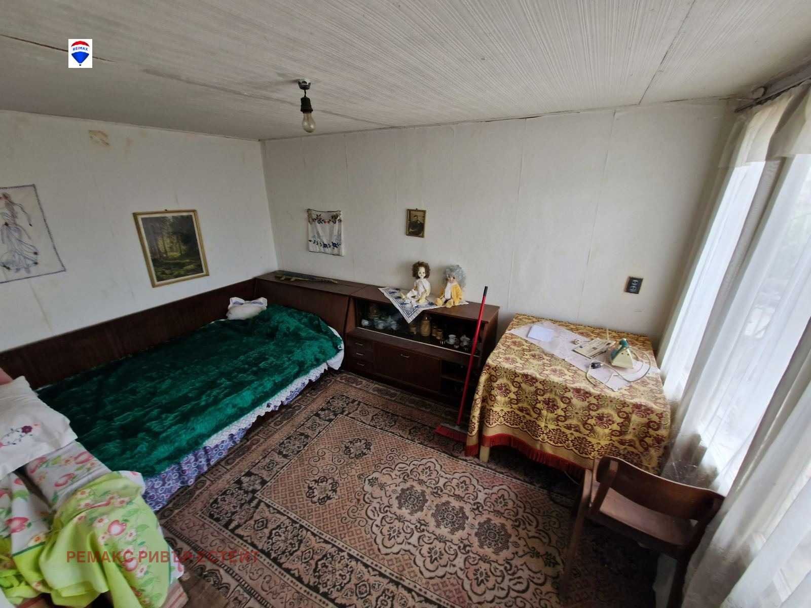 Селска къща за продажба с. Тръстеник