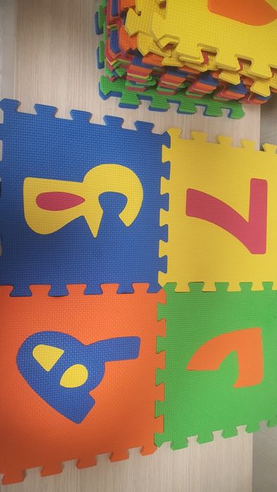 Коврик пазл с необычными рисунками, б/у, 28 шт