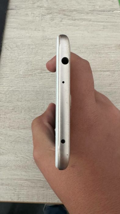 Redmi 5 plus 32gb hotirasi .Karobkasi bor