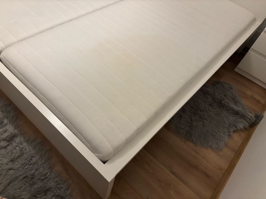 Продавам спешно легло MALM от IKEA 196/209см комплект