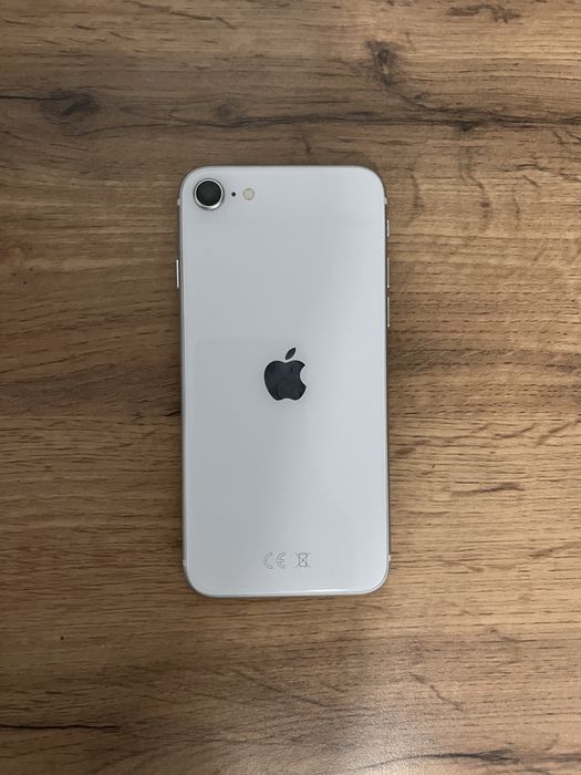 Продам или обменяю IPhone SE 2020