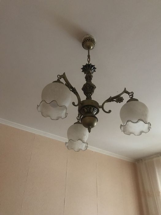 Трех рожковый  люстра