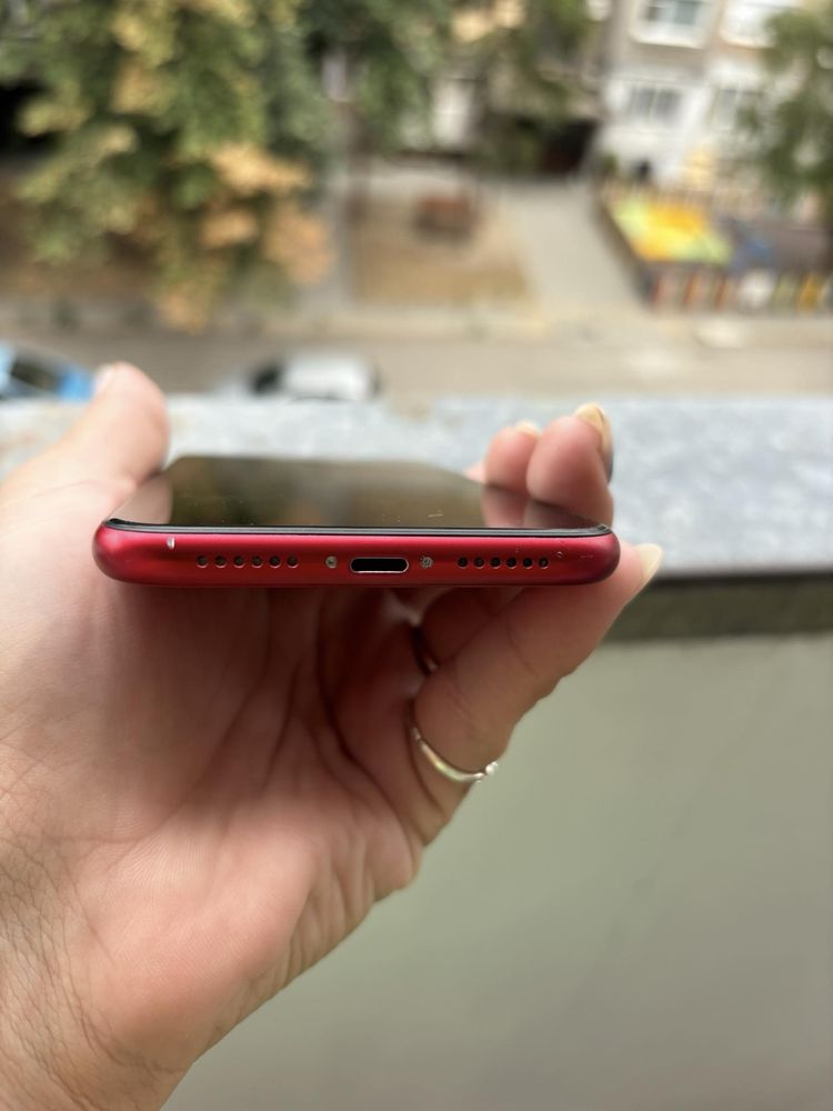 Iphone 11 81% живот на батерията! КАТО НОВ!