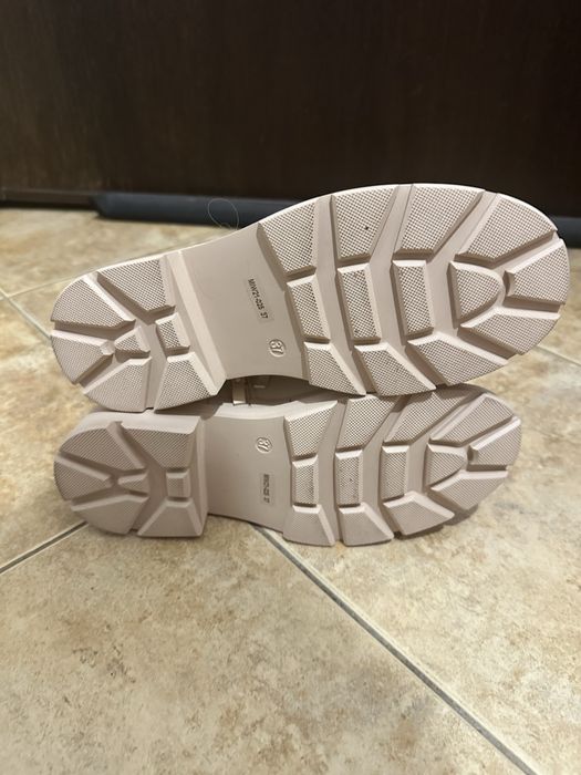 Бежови боти 20 левс