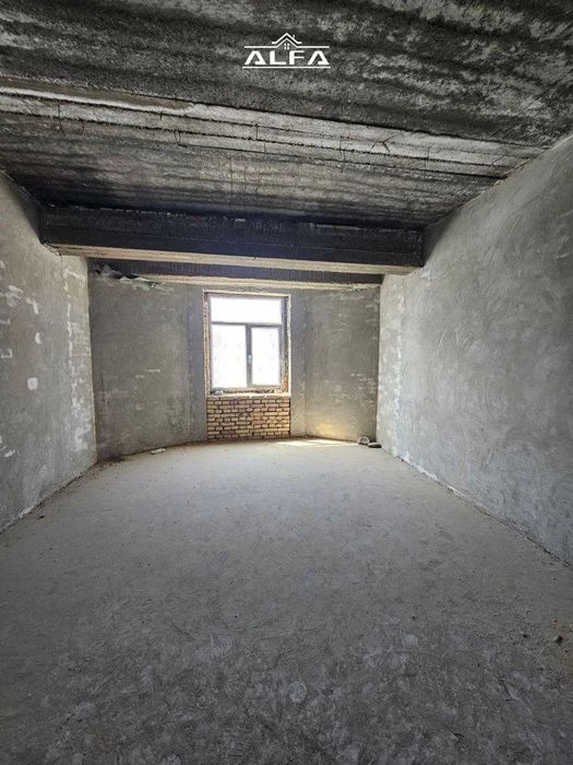 Buxoroda kvartira uy xonadon sotiladi 2 xonali 80m² 4-qavat.